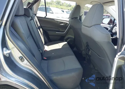 2021 Toyota Rav4 Xle z USA, uszkodzony, nr VIN 2T3P1RFV5MC175396